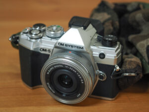 オリンパス M.ZUIKO DIGITAL ED 14-42mm F3.5-5.6 EZ ブラック | 交換