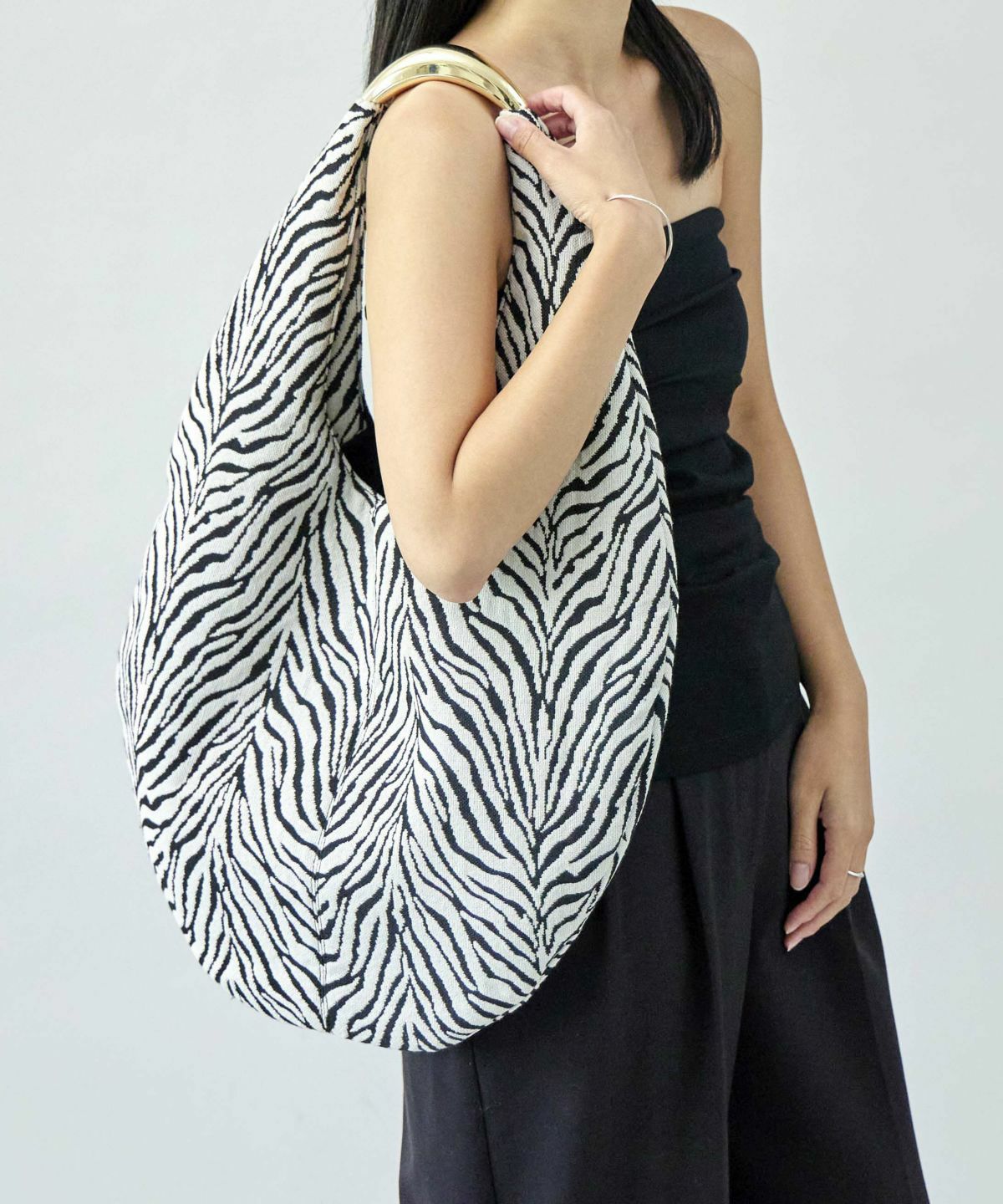 LE VERNIS] Sculpture bag M | CASSELINI ONLINE SHOP