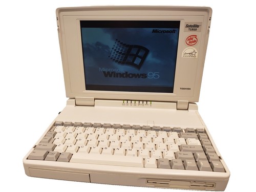 Vintage Toshiba Tecra 730XCDT P150MMX 12.1