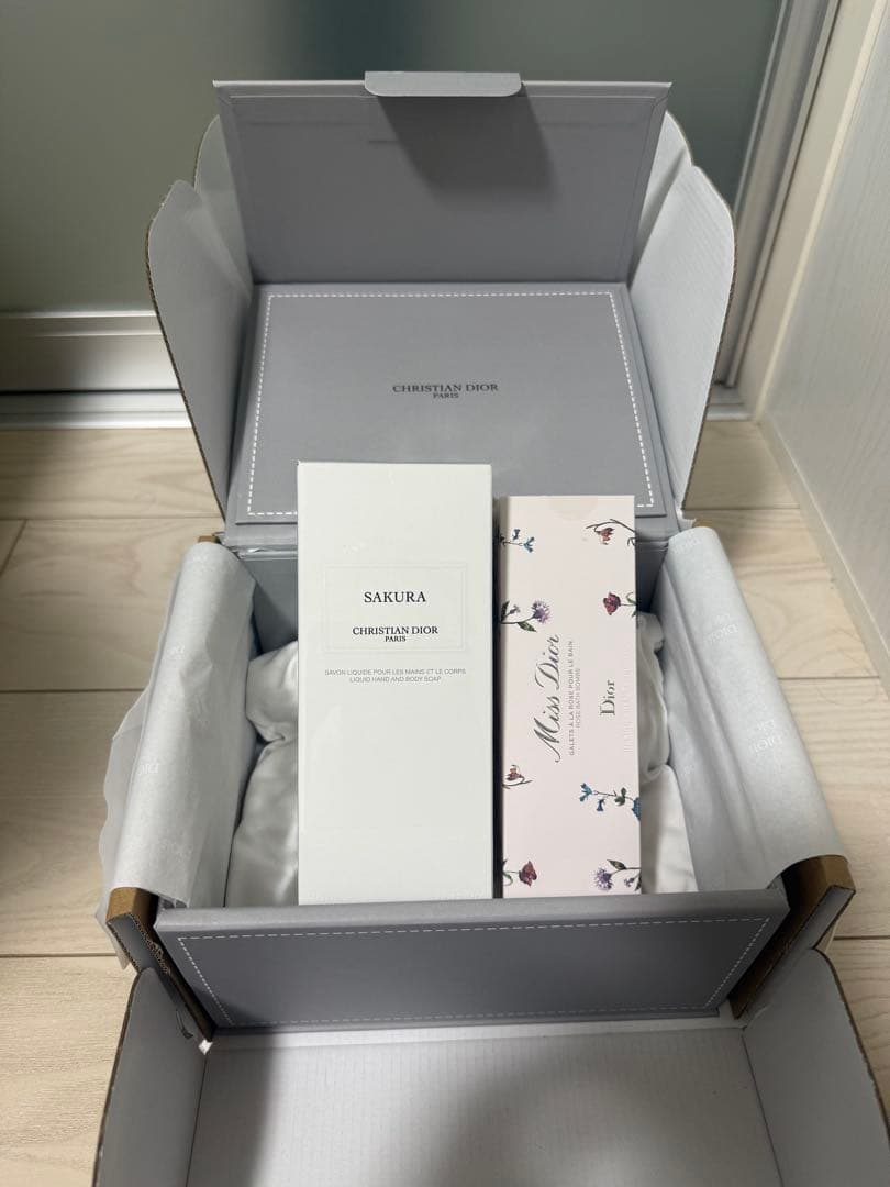 Dior ローズ バスボム サクラ リキッドソープ メゾン クリスチャン ディオール サクラ リキッド ソープ｜Diorの辛口